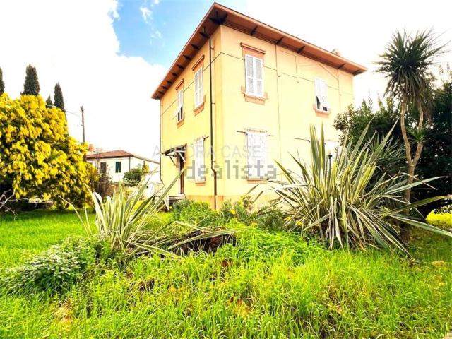 Casa in vendita a Cervara, Marina Di Massa