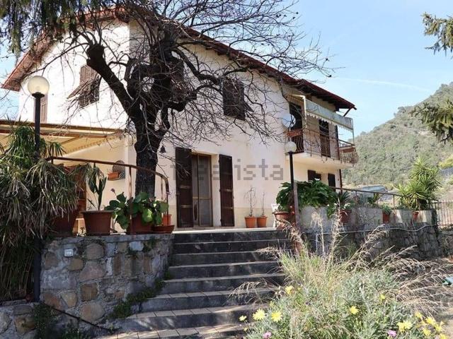 Casa in vendita a Dolceacqua, Liguria
