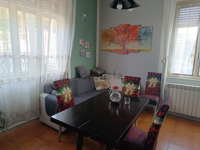 Casa in vendita a Biandronno, Lombardia