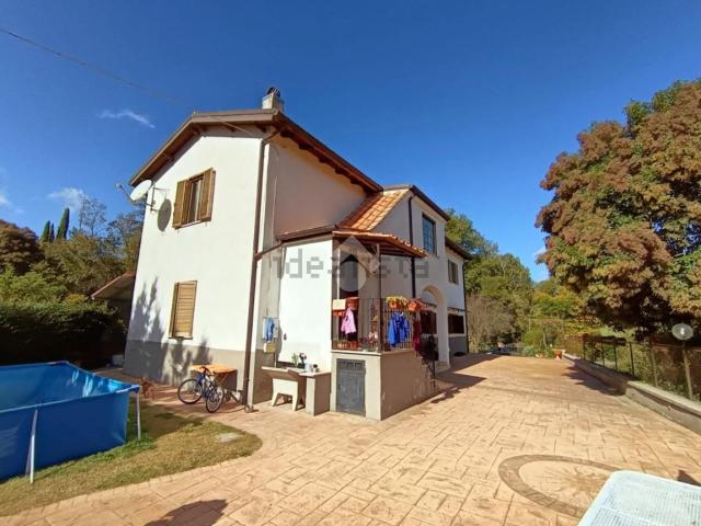 Casa in vendita a Poggio Catino, Lazio