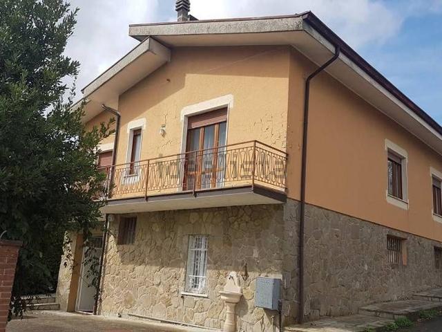 Casa in vendita a Montecalvo Versiggia, Lombardia