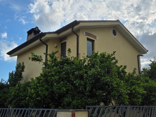 Casa in vendita a Latina, Lazio