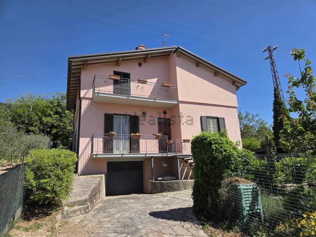 Casa in vendita a Assisi, Umbria