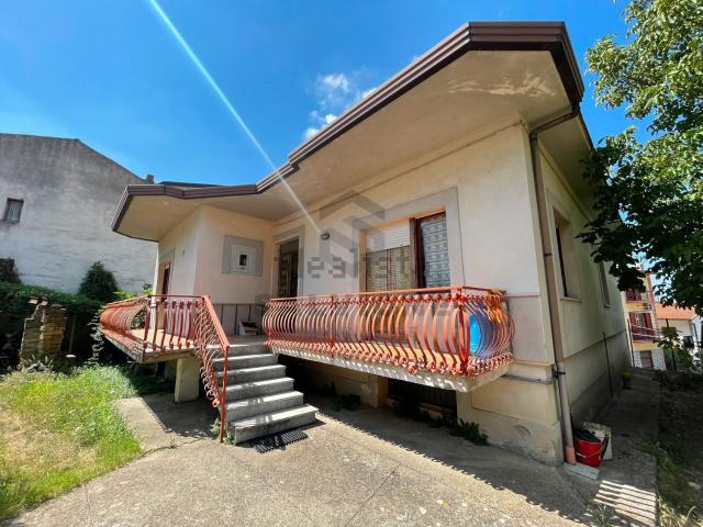 Casa in vendita a Frasso Telesino, Campania