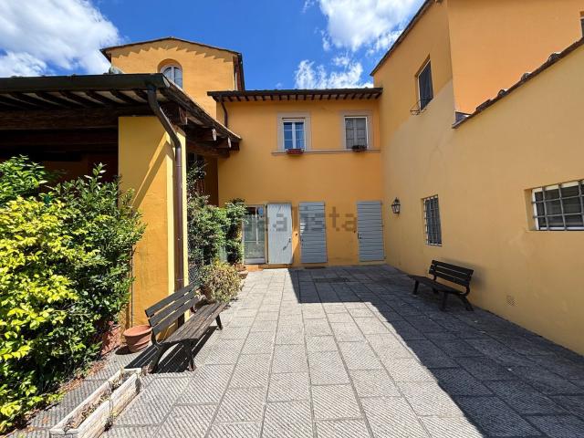 Casa in vendita a Santa Maria a Colonica, Prato
