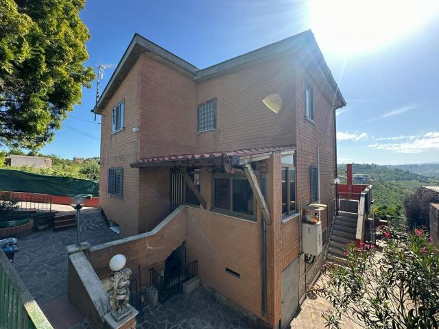 Casa in vendita a Roma Capitale, Lazio