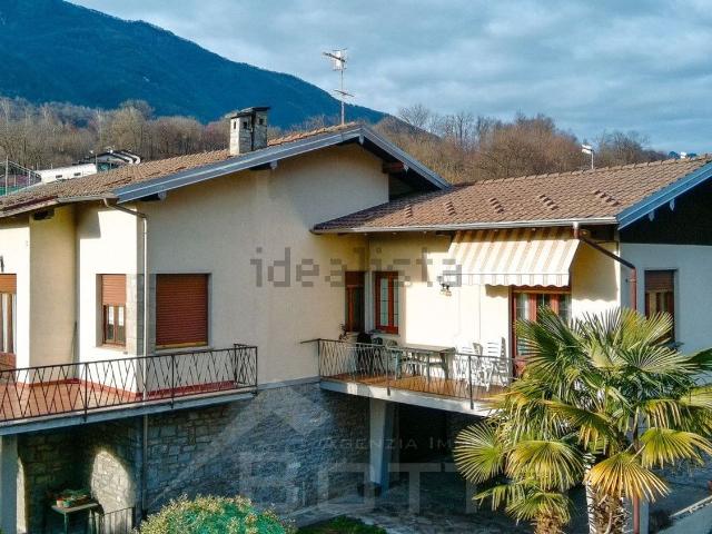 Casa in vendita a Ramate, Casale Corte Cerro