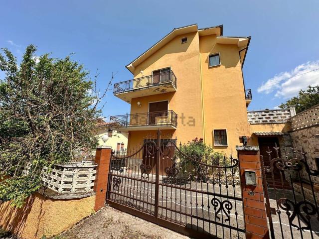 Casa in vendita a Tornimparte, Abruzzo
