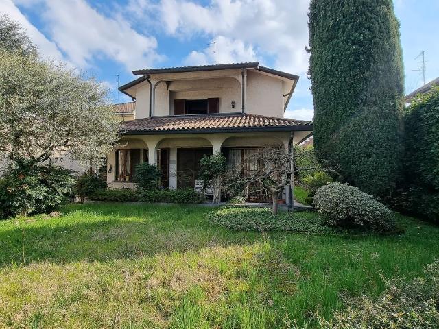 Casa in vendita a Sovico
