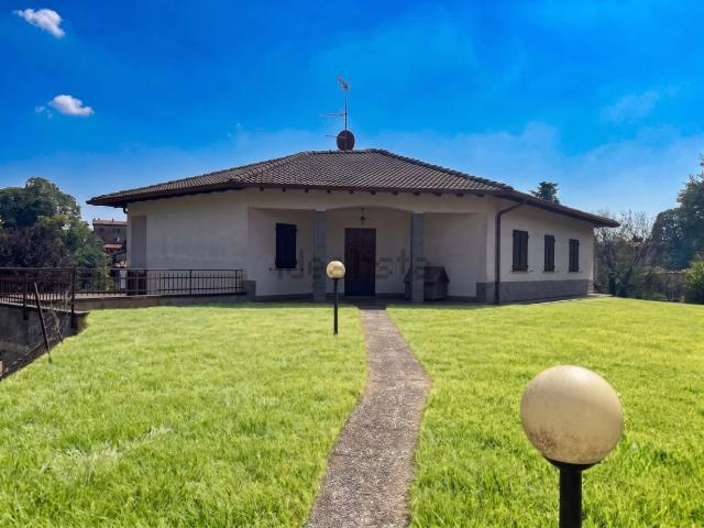 Casa in vendita a Comunità Montana del Piambello, Cantello