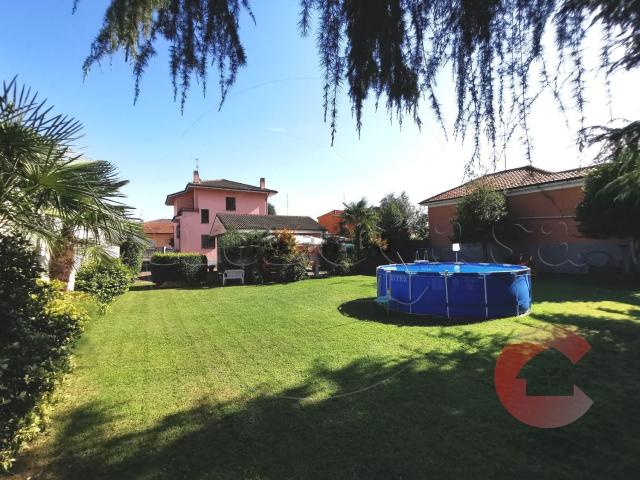 Casa in vendita a Magenta, Lombardia