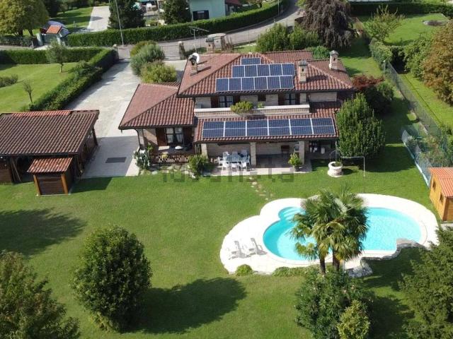 Casa in vendita a Molteno, Lombardia