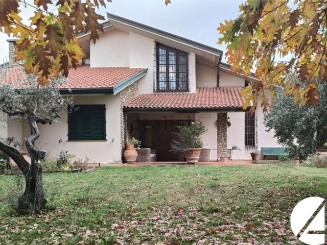 Casa in vendita a Montale, Toscana