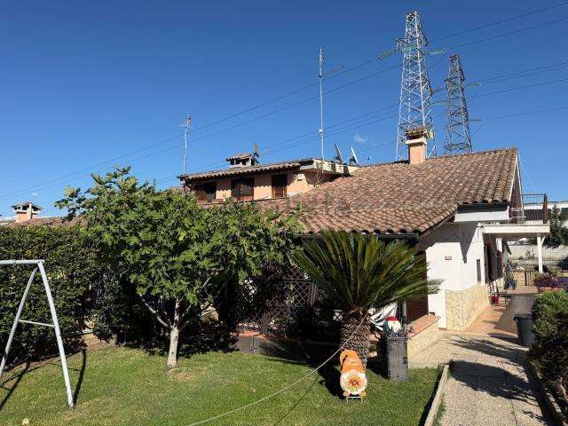 Casa in vendita a Municipio Roma III, Colleverde