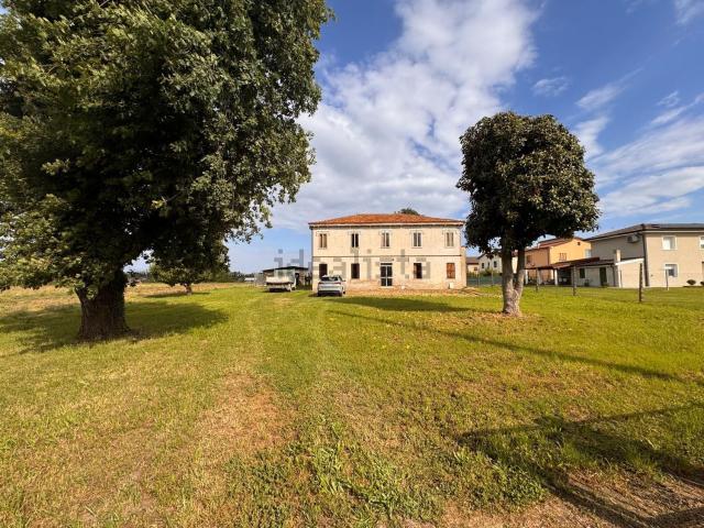 Casa in vendita a Legnago, Veneto