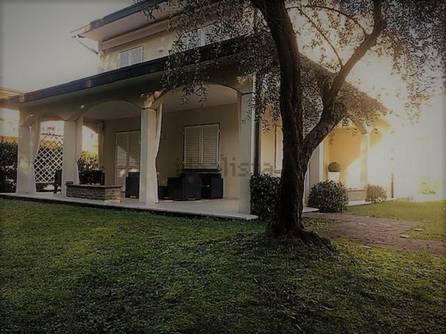 Casa in vendita a Marina di Massa, Marina Di Massa