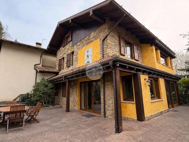 Casa in vendita a Comunità montana della valle Camonica, Borno