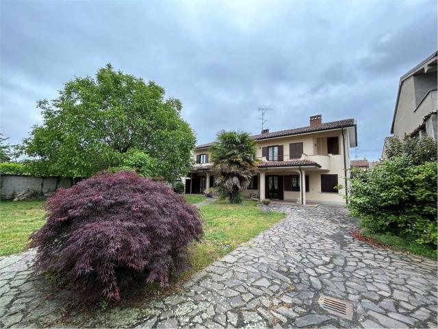 Casa in vendita a Robbio, Lombardia