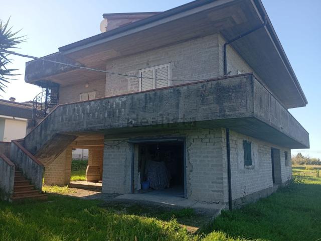 Casa in vendita a Santi Cosma E Damiano, Lazio