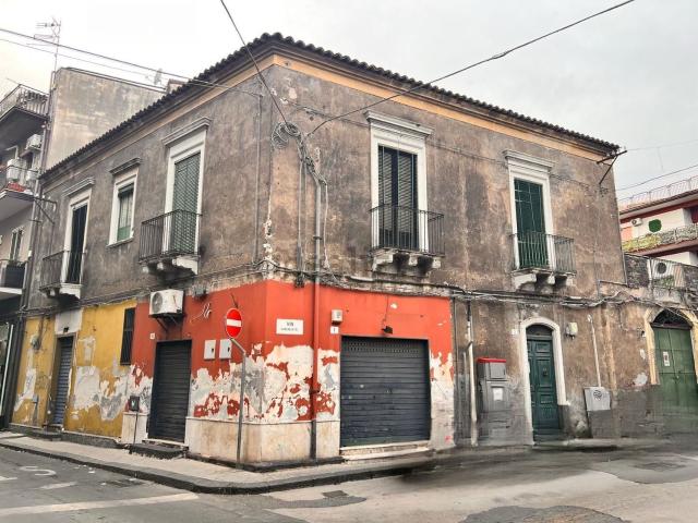 Casa in vendita a Paternò, Sicilia