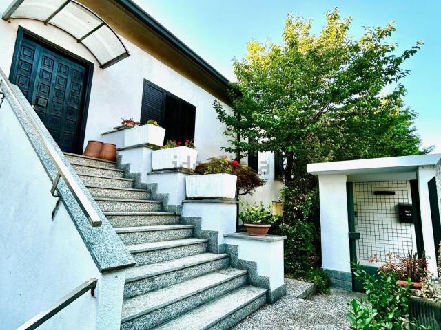 Casa in vendita a Oltresempione, Legnano