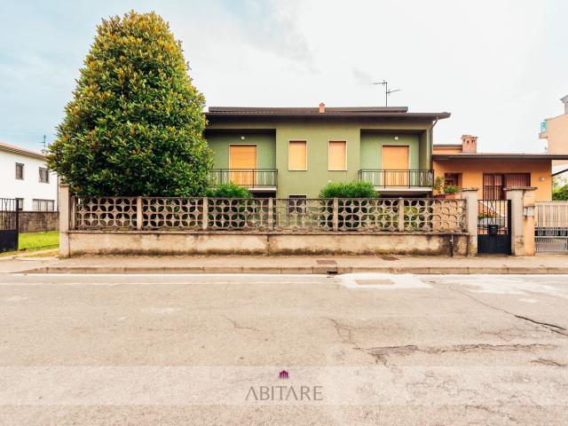 Casa in vendita a Carugate, Mirabello