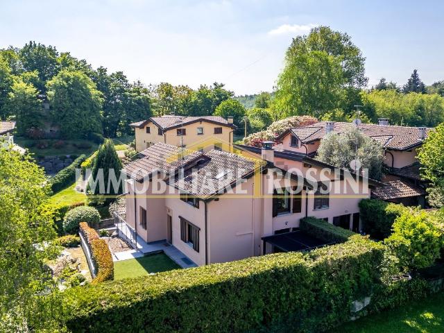 Casa in vendita a Gazzada Schianno, Schianno
