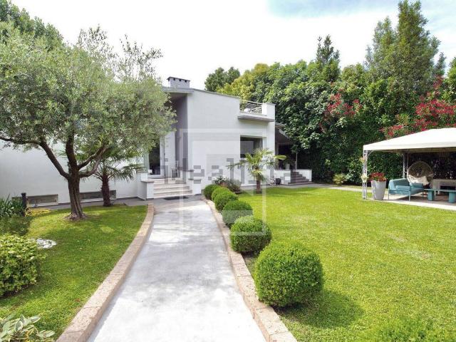 Casa in vendita a Desenzano Del Garda, Brescia