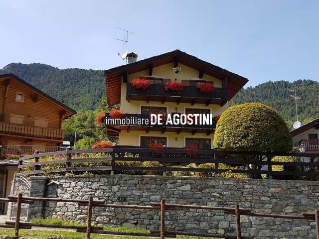 Casa in vendita a Challand Saint Anselme, Aosta