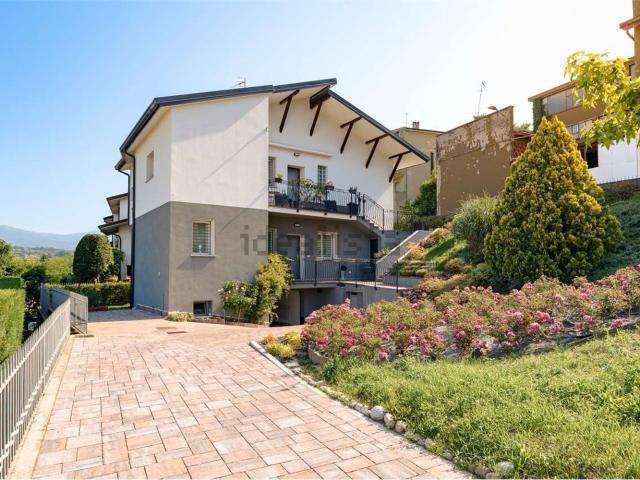 Casa in vendita a Villaggio Trieste, Cantù