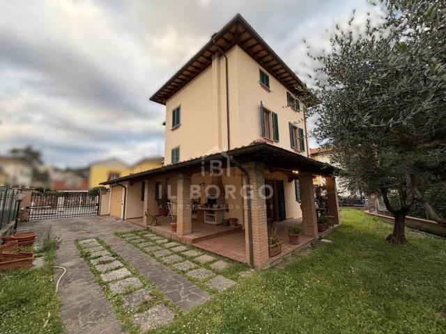 Casa in vendita a Collecchio, Uzzano E Castello