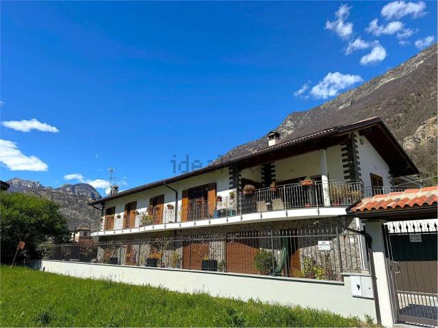 Casa in vendita a Donnas, Aosta