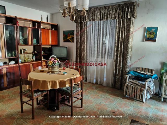 Casa in vendita a Piana Degli Albanesi, Sicilia