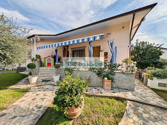 Casa in vendita a Tonfano, Toscana