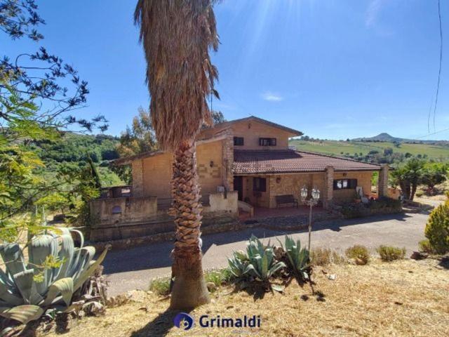 Casa in vendita a Castellana Sicula, Sicilia