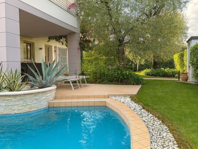 Casa in vendita a Rivoltella del Garda, Desenzano Del Garda