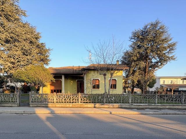 Casa in vendita a Montichiari, Lombardia
