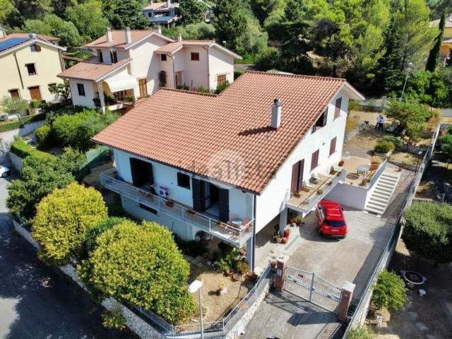 Casa in vendita a Calvi Dell'umbria, Umbria