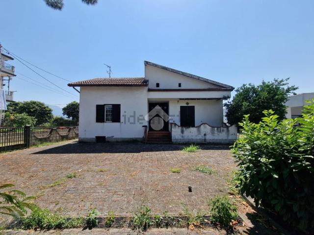 Casa in vendita a Dugenta, Campania