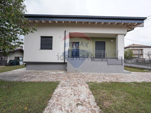 Casa in vendita a Locate Bergamasco, Ponte San Pietro