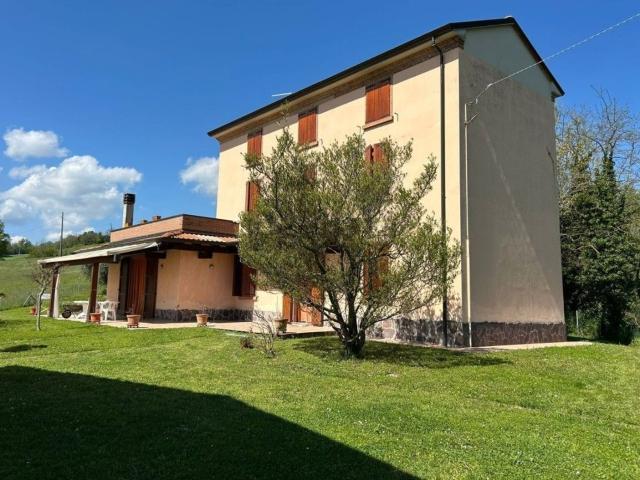 Casa in vendita a Alta Val Tidone, Nibbiano