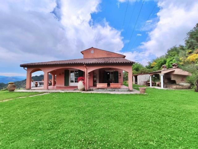 Casa in vendita a Sarzana, Liguria