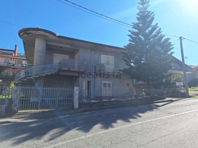 Casa in vendita a Castiglione Di Sicilia, Sicilia