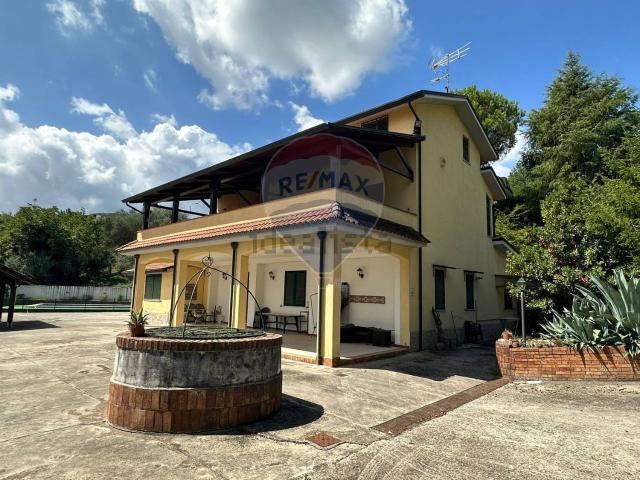 Casa in vendita a Ceppaloni, Campania