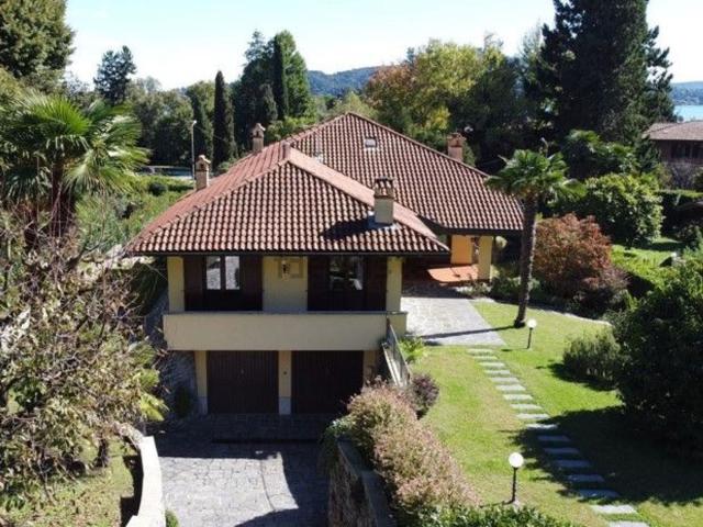 Casa in vendita a Meina, Novara