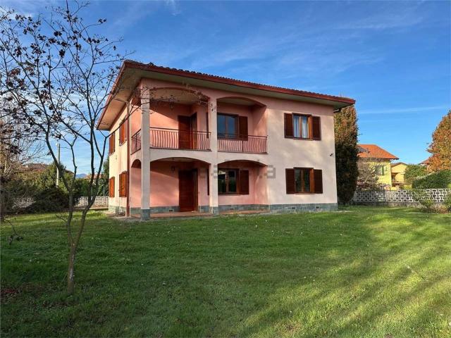 Casa in vendita a Brebbia, Lombardia