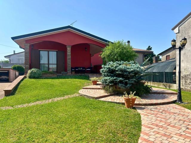Casa in vendita a Rovigo, Veneto