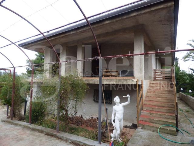Casa in vendita a Ventimiglia Di Sicilia, Sicilia