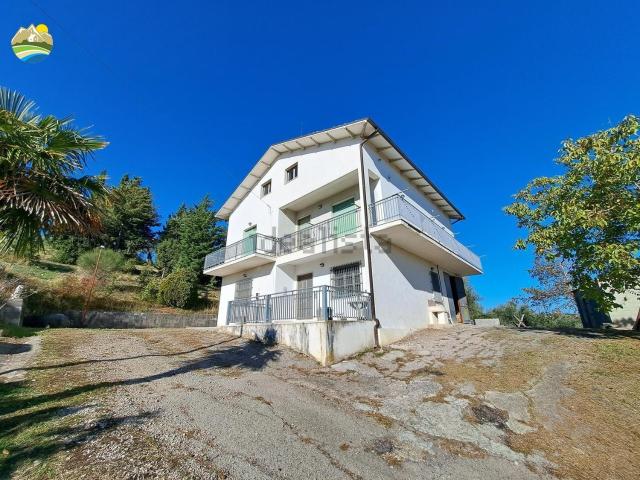 Casa in vendita a Castiglione Messer Raimondo, Abruzzo