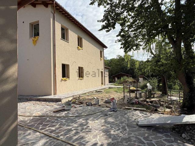 Casa in vendita a Arcofiato, Camerino